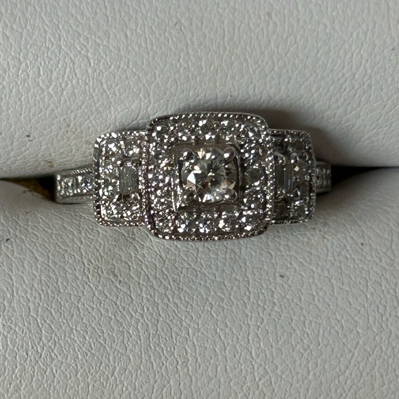 NWT 14kt Vera Wang diamond ring. Excluded from bundle discounts - Picture 3 of 13
